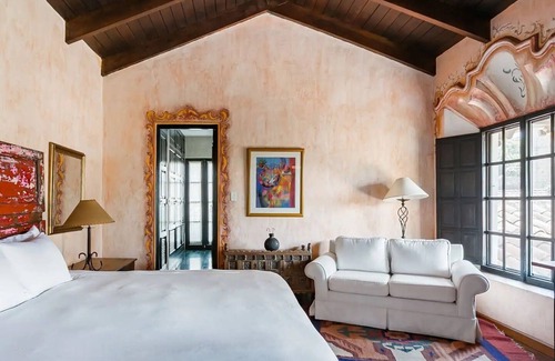 Santa Ana House | Luxury House For Large Group With Rooftop Jacuzzi