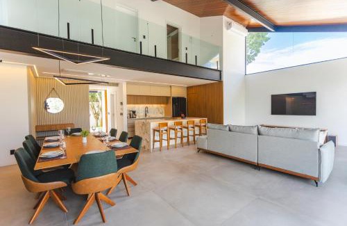 Caravelas Villa | Luxury House in Gated Community with Pool near Beaches!