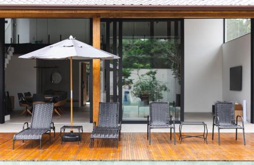 Caravelas Villa | Luxury House in Gated Community with Pool near Beaches!