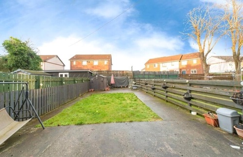 Pollokshaws Villa | Luxury House in Glasgow – Stylish Comfort with Garden Views and Private parking