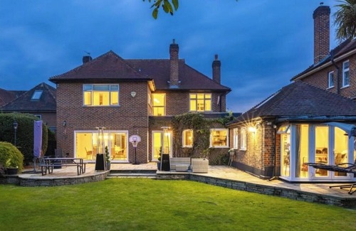 Coombe Hill House | Luxury House in New Malden