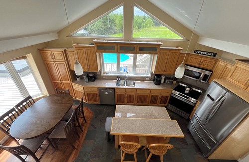 New London House | Luxury House in the Cavendish Area with Pool, Hot Tub and Air Conditioning