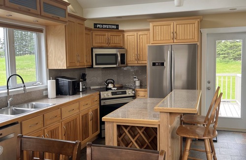 New London House | Luxury House in the Cavendish Area with Pool, Hot Tub and Air Conditioning