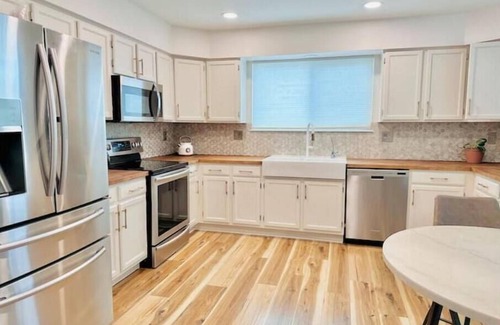 Thornton House | Luxury House near Denver, Rain Shower, Jet tub, Heated floors, Private Stay.