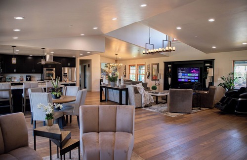 Lincoln House | Luxury House/Private/Hot Tub/Lots of Amenities