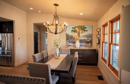 Lincoln House | Luxury House/Private/Hot Tub/Lots of Amenities