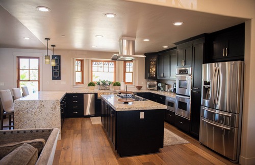 Lincoln House | Luxury House/Private/Hot Tub/Lots of Amenities