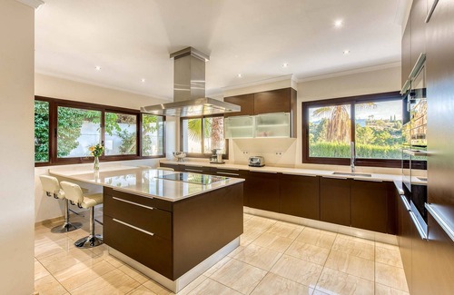 Marbella Cabin | Luxury house with beautiful pool and large garden