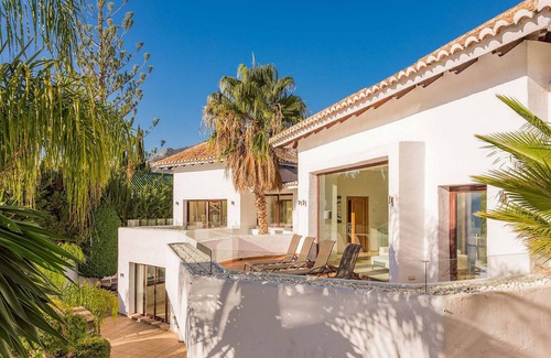 Marbella Cabin | Luxury house with beautiful pool and large garden