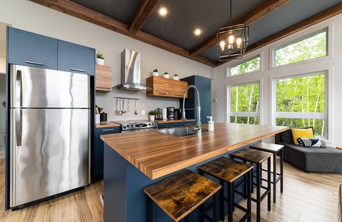 Saint Irenee House | Luxury House with Breathtaking River Views: Hot Tub & Stargazing Perfect Getaway