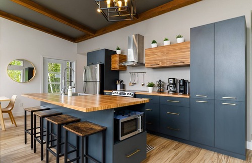 Saint Irenee House | Luxury House with Breathtaking River Views: Hot Tub & Stargazing Perfect Getaway