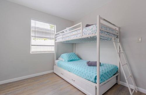 Dania Beach House | Luxury House With Delightful Beach Style!