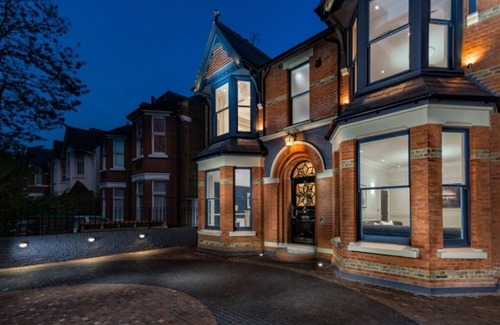 Ealing House | Luxury house with Hot Tub, sauna, cinema, gym.