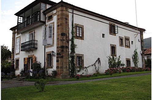 Sobremazas House | Luxury house with private garden.