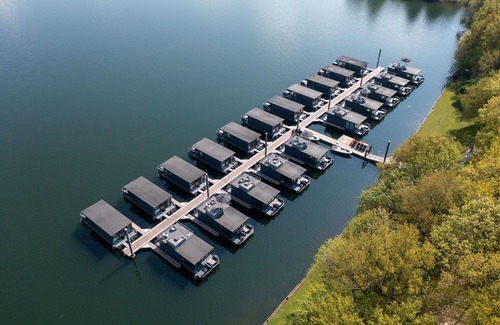 Middelaar Boat Rental | Luxury houseboat with beautiful views