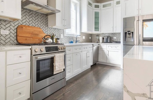 Grand Boulevard House | Luxury Hyde Park Haven- Perfect for families and digital nomads. Pet Friendly.