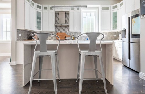Grand Boulevard House | Luxury Hyde Park Haven- Perfect for families and digital nomads. Pet Friendly.