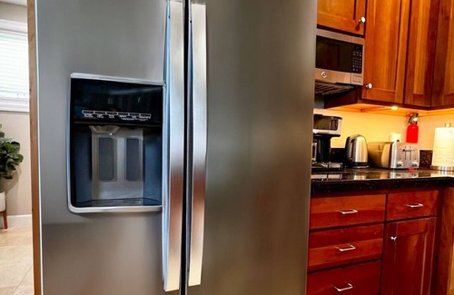 Eastlake House | Luxury! Iconic downtown VIEWS! Space Needle, Lake Union, Olympic Mtns!