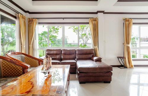 Central Pattaya Villa | Luxury Iconic Royal Boat Pool Villa North Pattaya