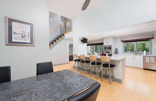 Lenexa House | Luxury in Lenexa w/heated pool