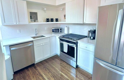 Southwest Center City Apartment | Luxury in Ritt Sq. | Parking | Hosted By StayRafa