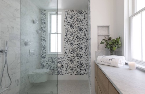 Seaside Hotel | Luxury in Seaside! Just Steps to Beach, Downtown, & Very Private + 2 Bikes