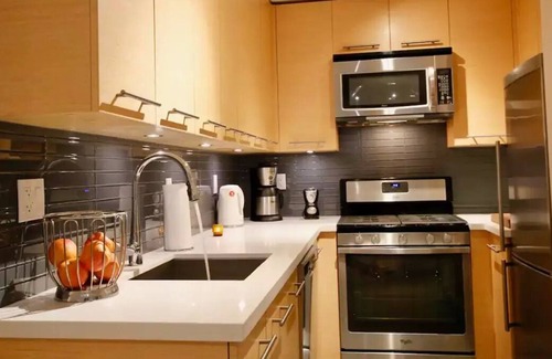 Central Lonsdale House | Luxury In the heart of Central Lonsdale