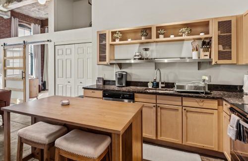 Strip District Apartment | Luxury Industrial 2 Bedroom 2 Full Bath Strip District & Riverwalk
