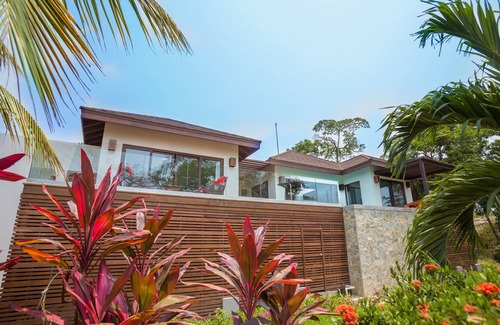 Pristine Bay House | Luxury island getaway with beach and kayaks - Casa Atlas
