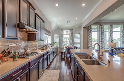 Katy House | Luxury Katy Retreat- 5 bed/3 bath - BBQ Grill, Fire Pit/Office/TV Projector