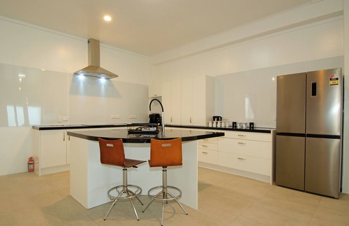 Kawerau Apartment | Luxury Kawerau Apartment with garage - Jellicoe court