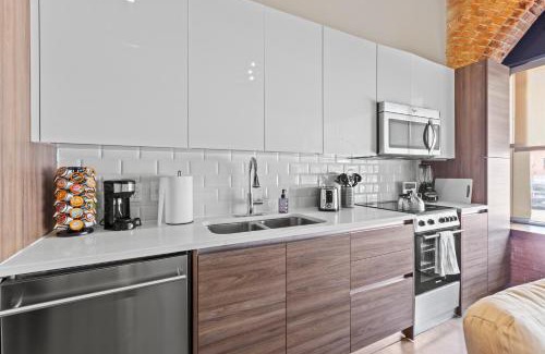 Downtown Dallas Apartment | Luxury - Kay Bailey - Free Parking