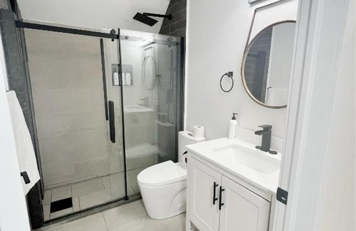 Ottawa Division Apartment | Luxury king 1 private bedroom