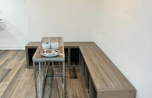 Ottawa Division Apartment | Luxury king 1 private bedroom