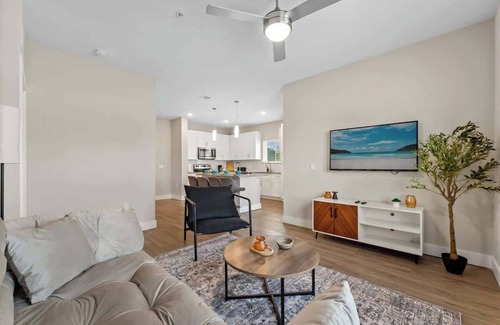 Southeast Orlando Apartment | Luxury King Bed, Close to Parks, Pet-Friendly