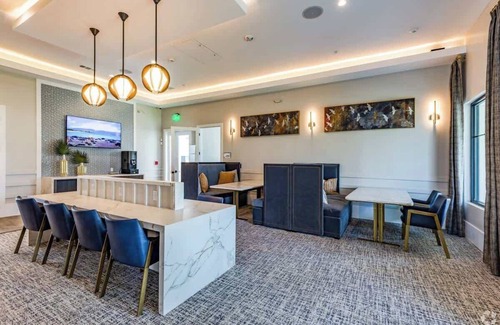Southeast Orlando Apartment | Luxury King Bed, Close to Parks, Pet-Friendly