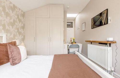 Larkhall House | Luxury King-bed Ensuite With Tranquil Garden Views