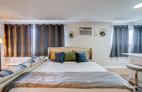 O'Hare Apartment | Luxury King Bed in Family Friendly Location
