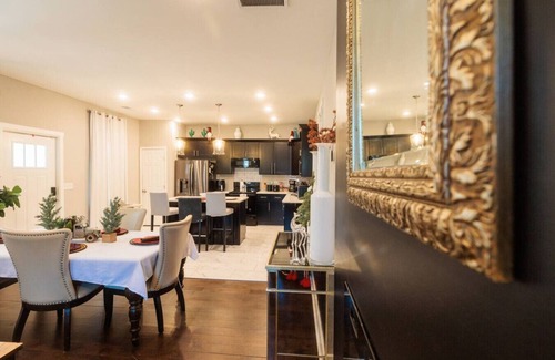 Lithonia House | Luxury King Bed Room/Private Entry & Bathroom