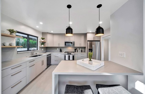 Encino House | Luxury King Bed W/Pool, Spa & Spectacular View!