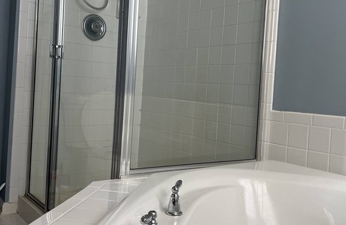 Parker Ford House | Luxury King Of Prussia Oasis