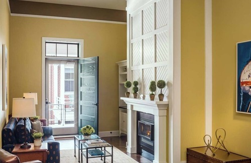 Portland House | Luxury King Room with Parlor and Balcony