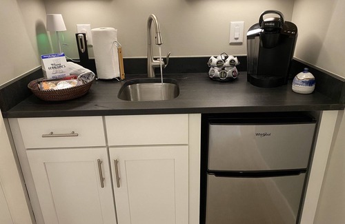 Highlands Cottage | Luxury King Studio · In-Town Highlands · Mountain View · Fireplace · Fiber WiFi