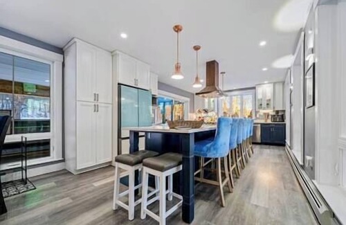 Bryant Pond House | Luxury Lake Chalet Beach, Hot Tub & Firepit