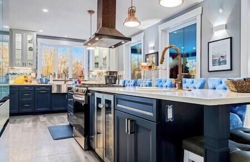 Bryant Pond House | Luxury Lake Chalet Beach, Hot Tub & Firepit