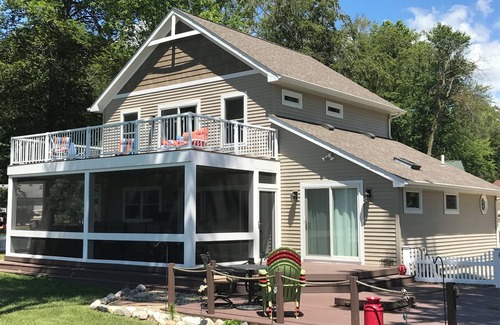 Cassopolis House | LUXURY LAKE COTTAGE ON DIAMOND ISLAND