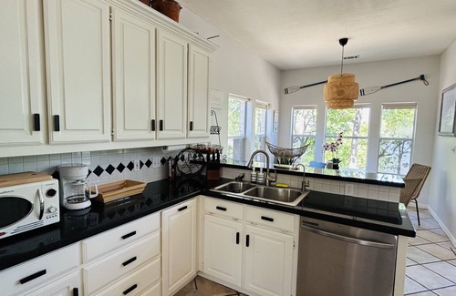 Hickory Creek House | Luxury Lake Front Getaway close to Dallas, Frisco, Little Elm