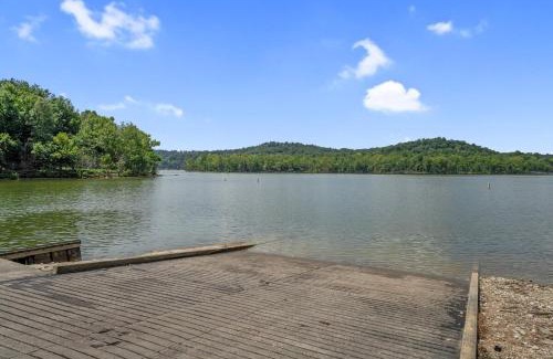 Clarkson House | Luxury Lake Getaway & Wax Marina