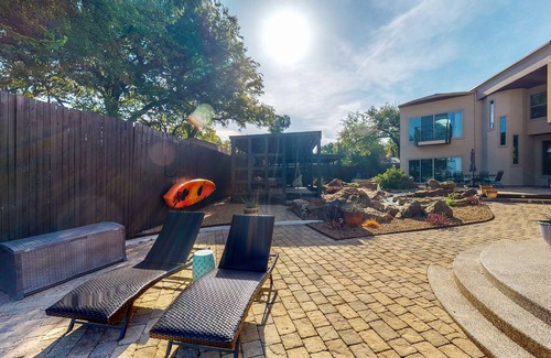 Lake Bridgeport House | Luxury Lake Home with Stunning Water Views, Private Hot Tub & Gourmet Kitchen