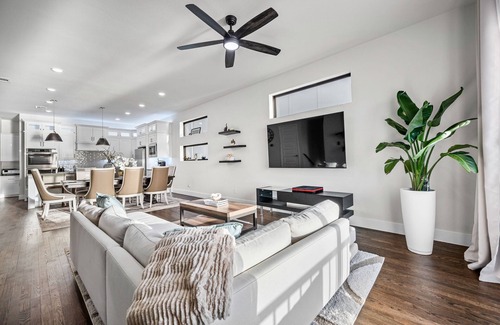 Rowlett House | Luxury Lake House Retreat in Rowlett